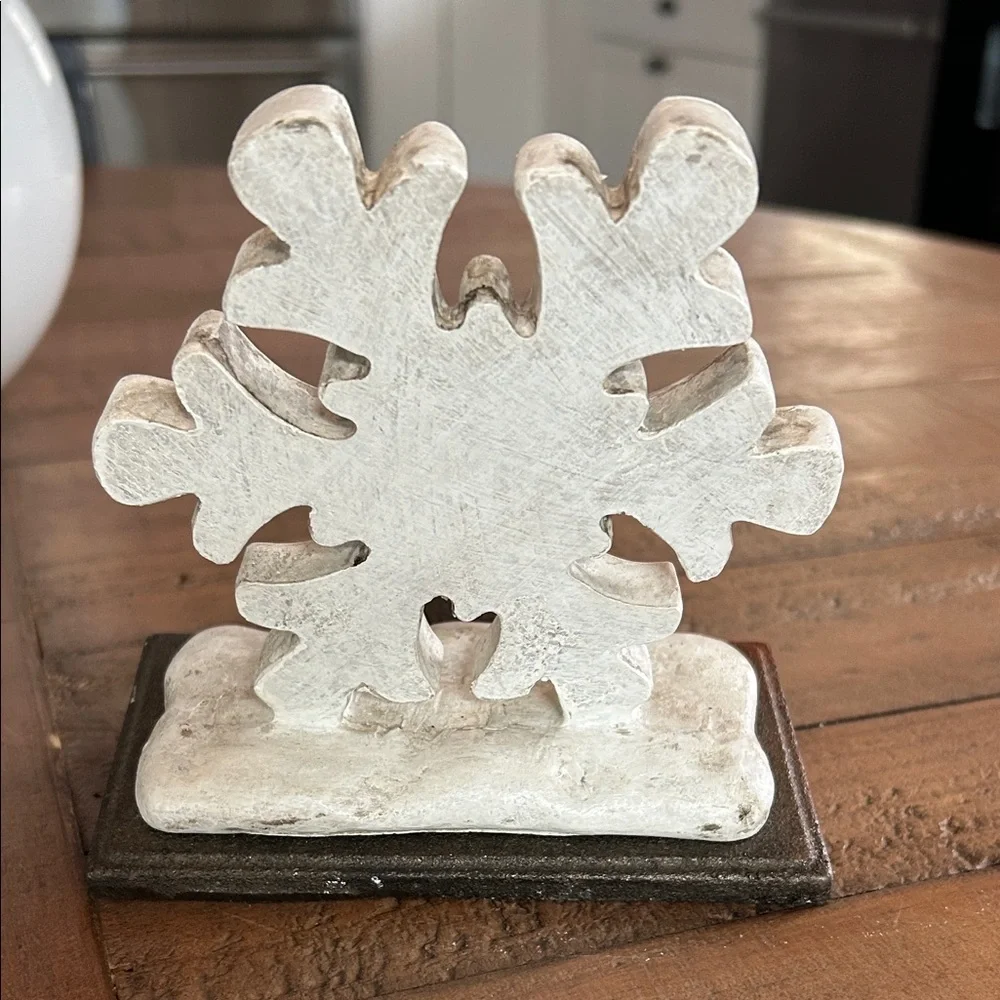White and Gold Snowflake Decor - Picture 4 of 5